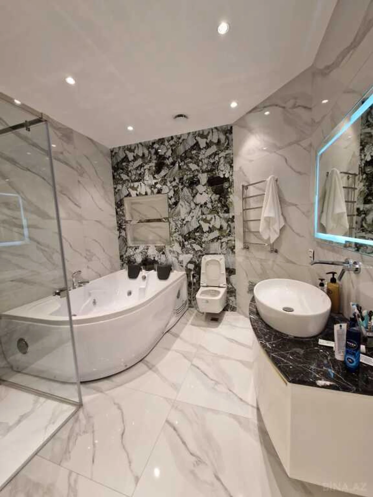 Kirayə verilir 5 otaqlı mənzil 320 m²