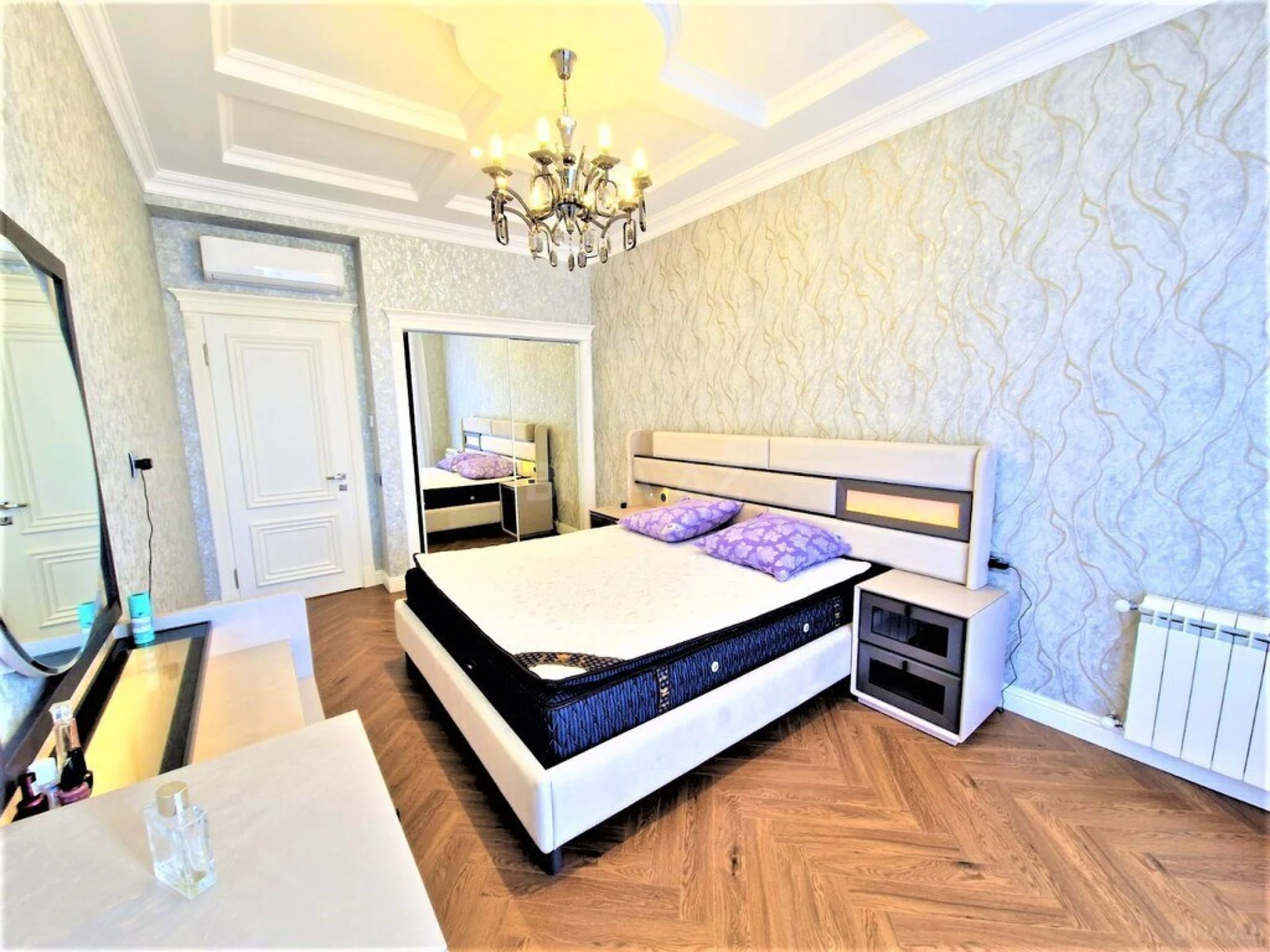 Kirayə verilir 5 otaqlı mənzil 320 m²