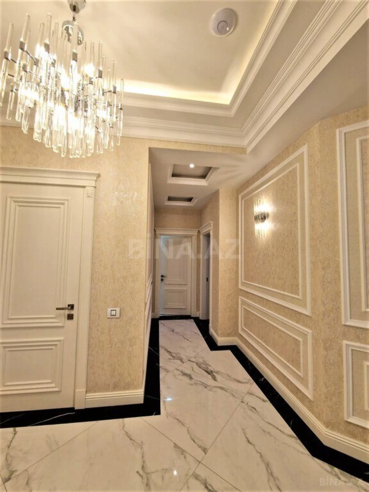 Kirayə verilir 5 otaqlı mənzil 320 m²