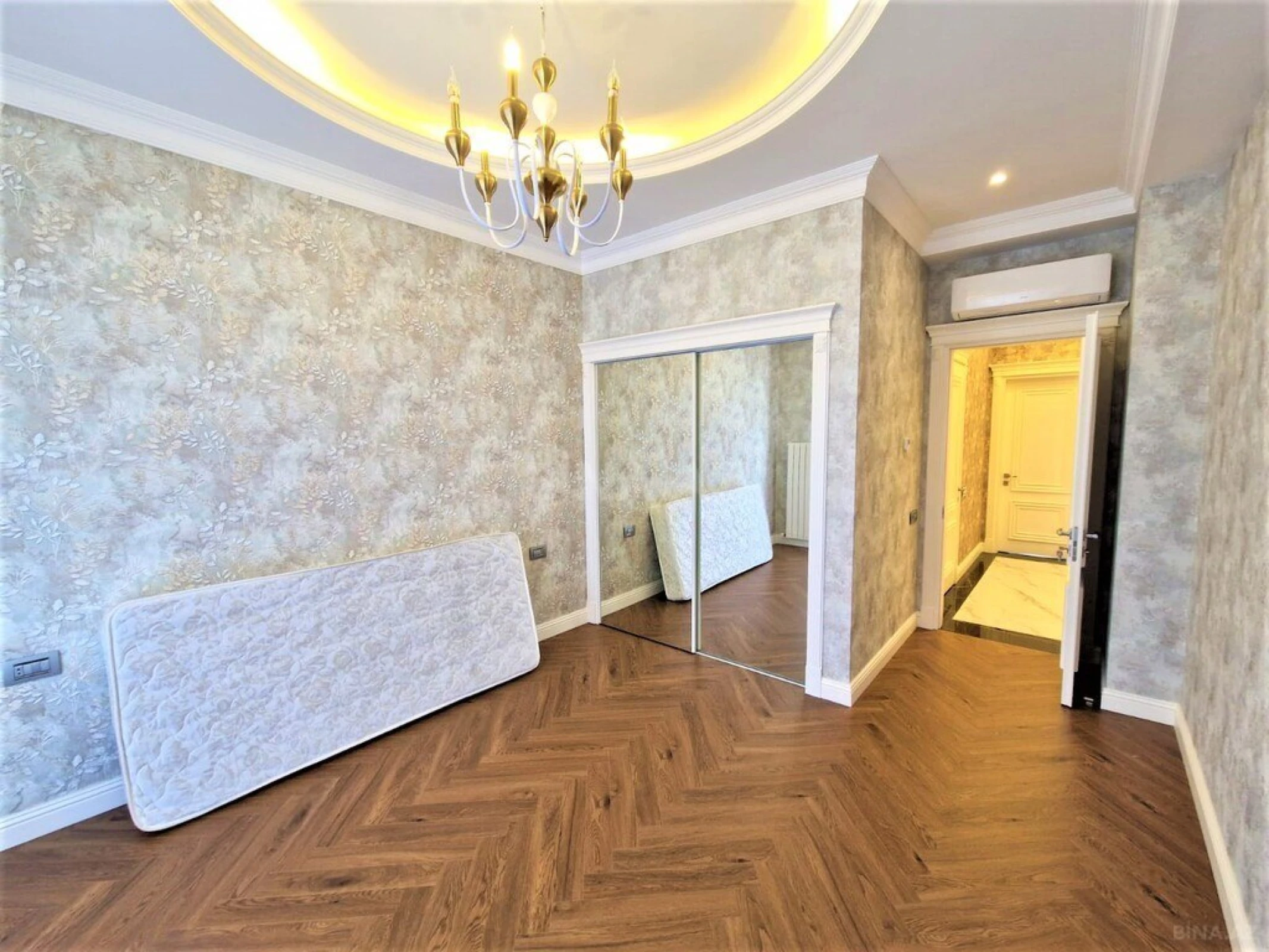 Kirayə verilir 5 otaqlı mənzil 320 m²