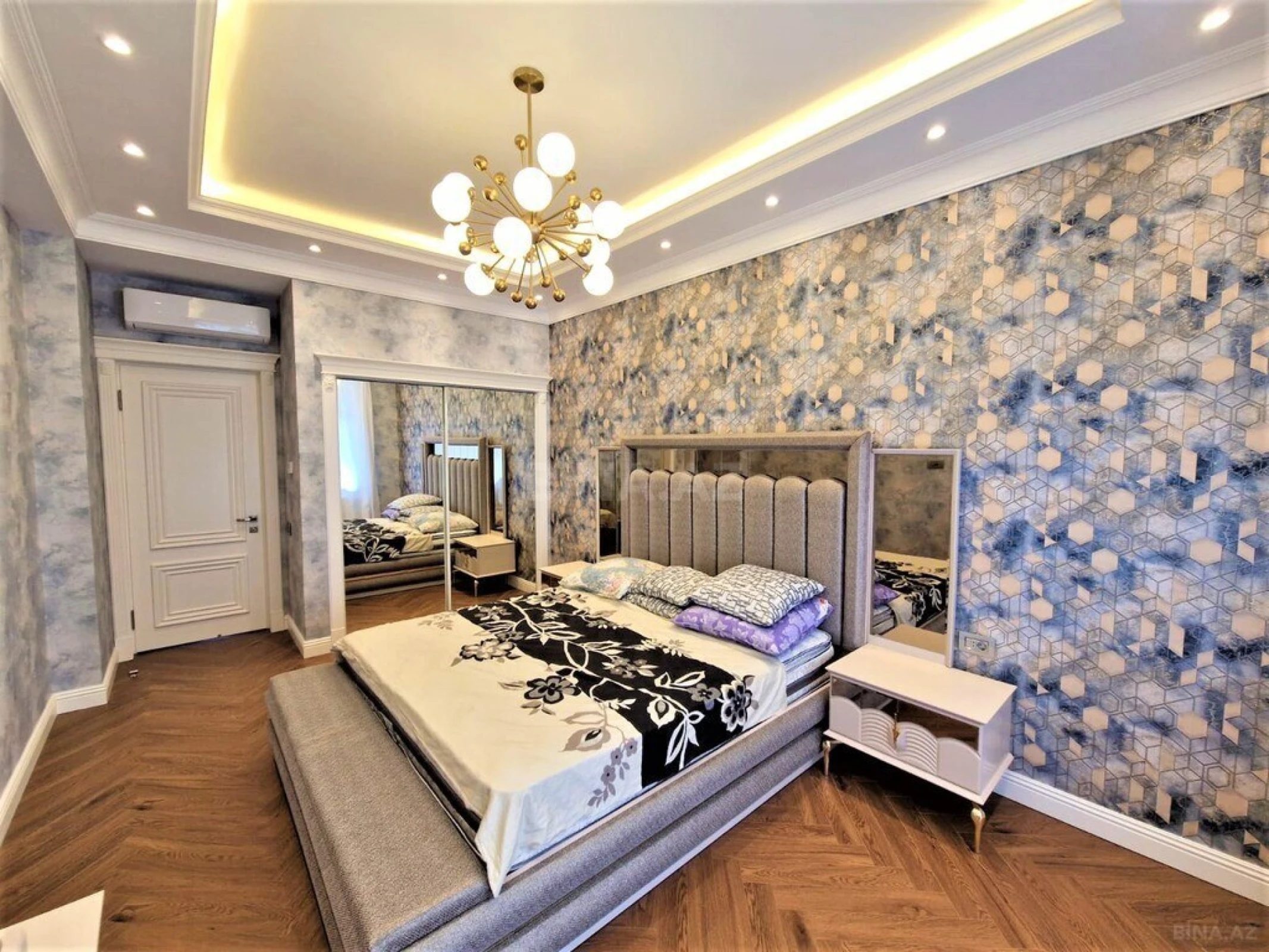 Kirayə verilir 5 otaqlı mənzil 320 m²