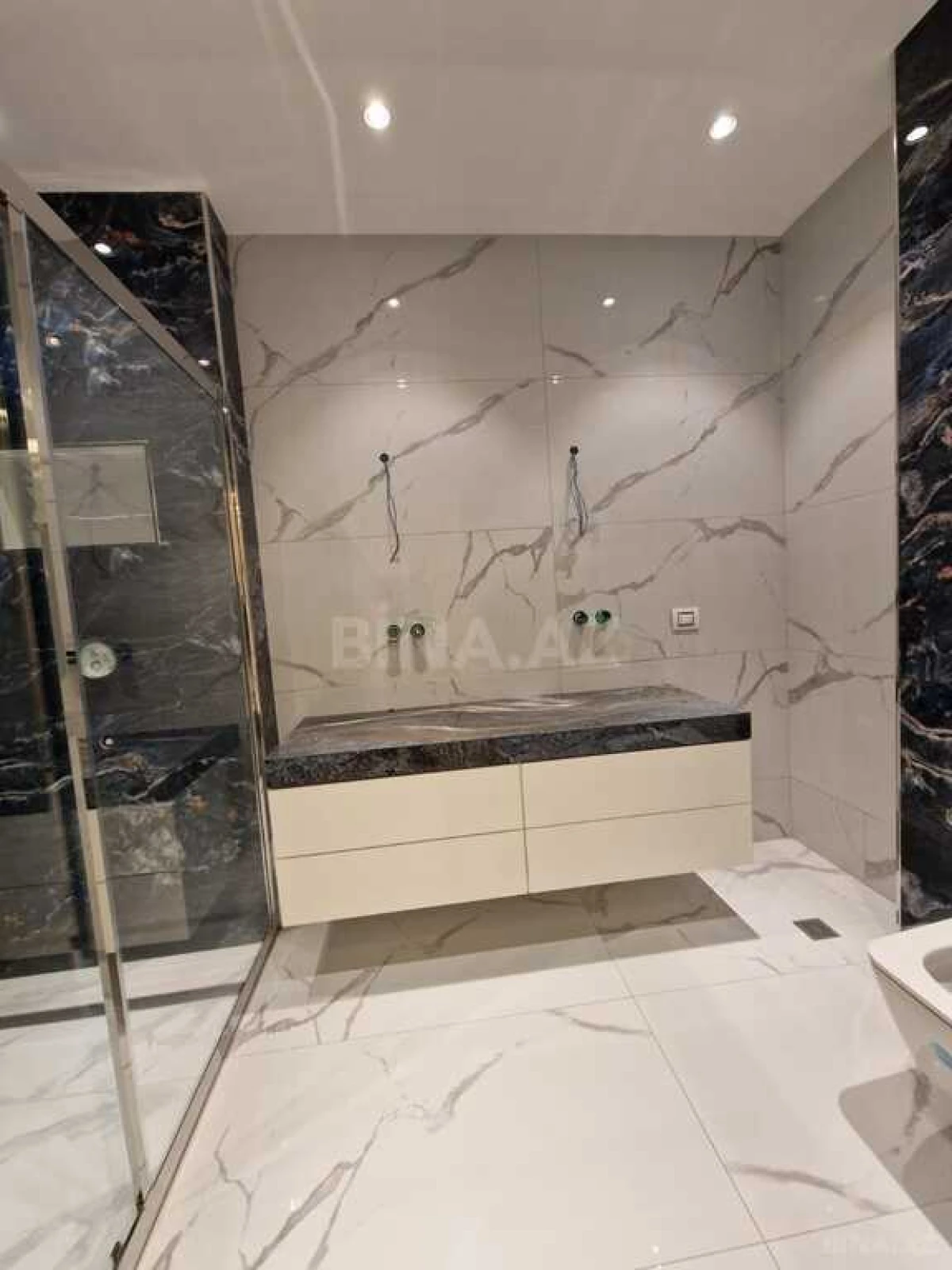 Kirayə verilir 5 otaqlı mənzil 320 m²