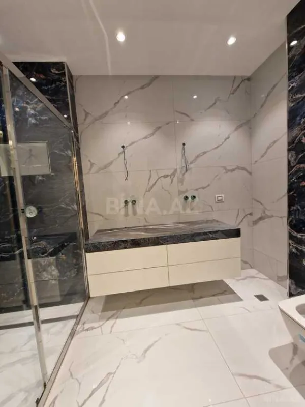 Kirayə verilir 5 otaqlı mənzil 320 m²