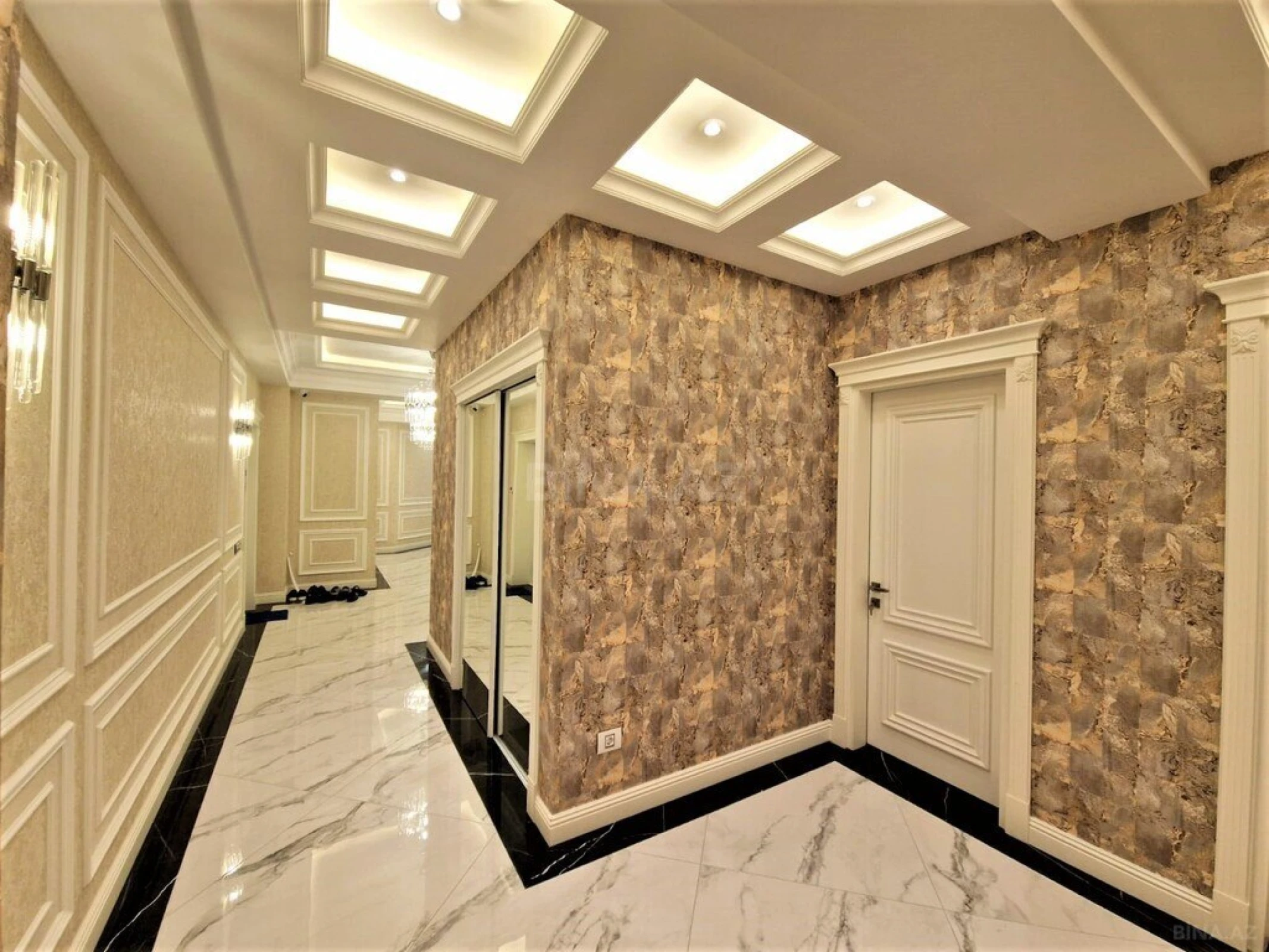 Kirayə verilir 5 otaqlı mənzil 320 m²