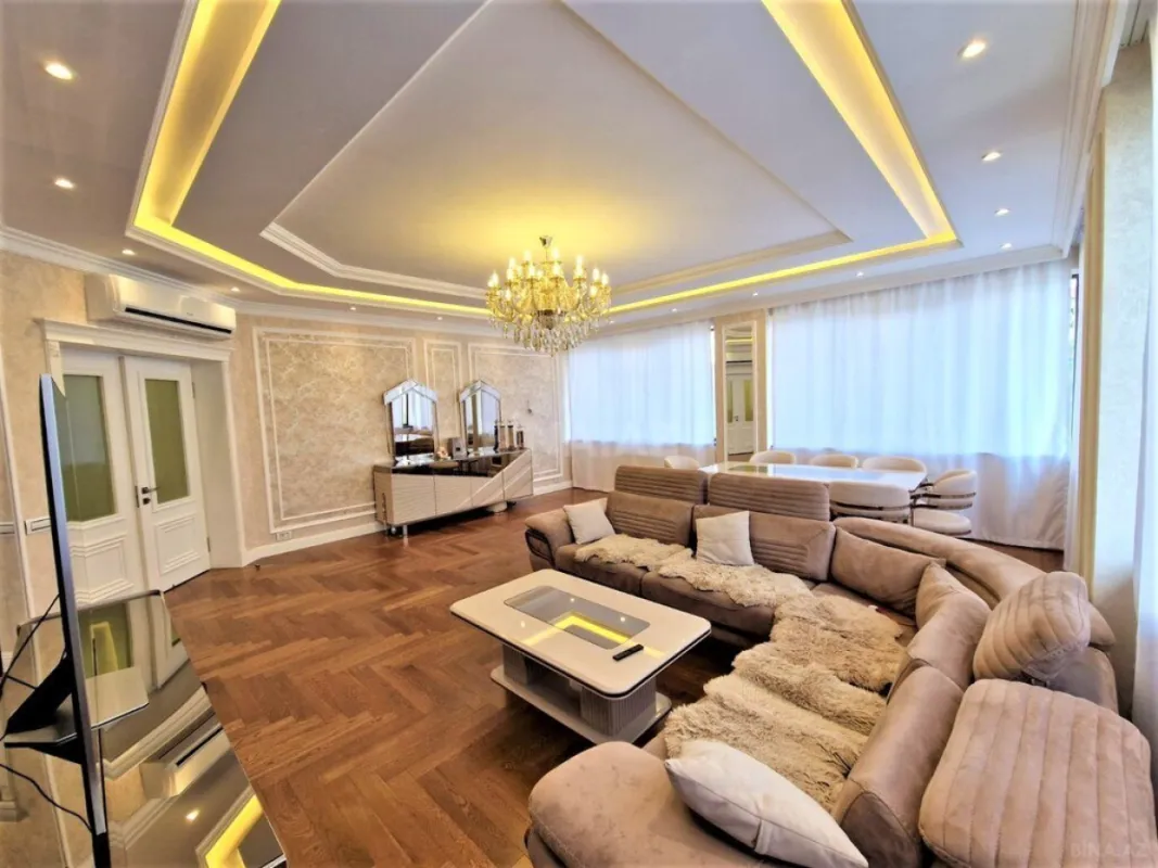 Kirayə verilir 5 otaqlı mənzil 320 m²