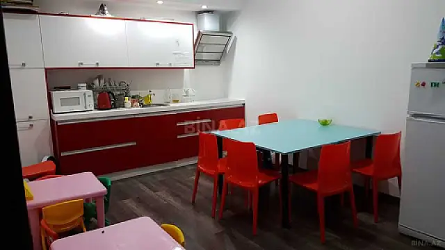 Satılır 8 otaqlı ofis 300 m²