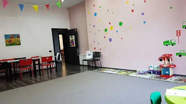 Satılır 8 otaqlı ofis 300 m²