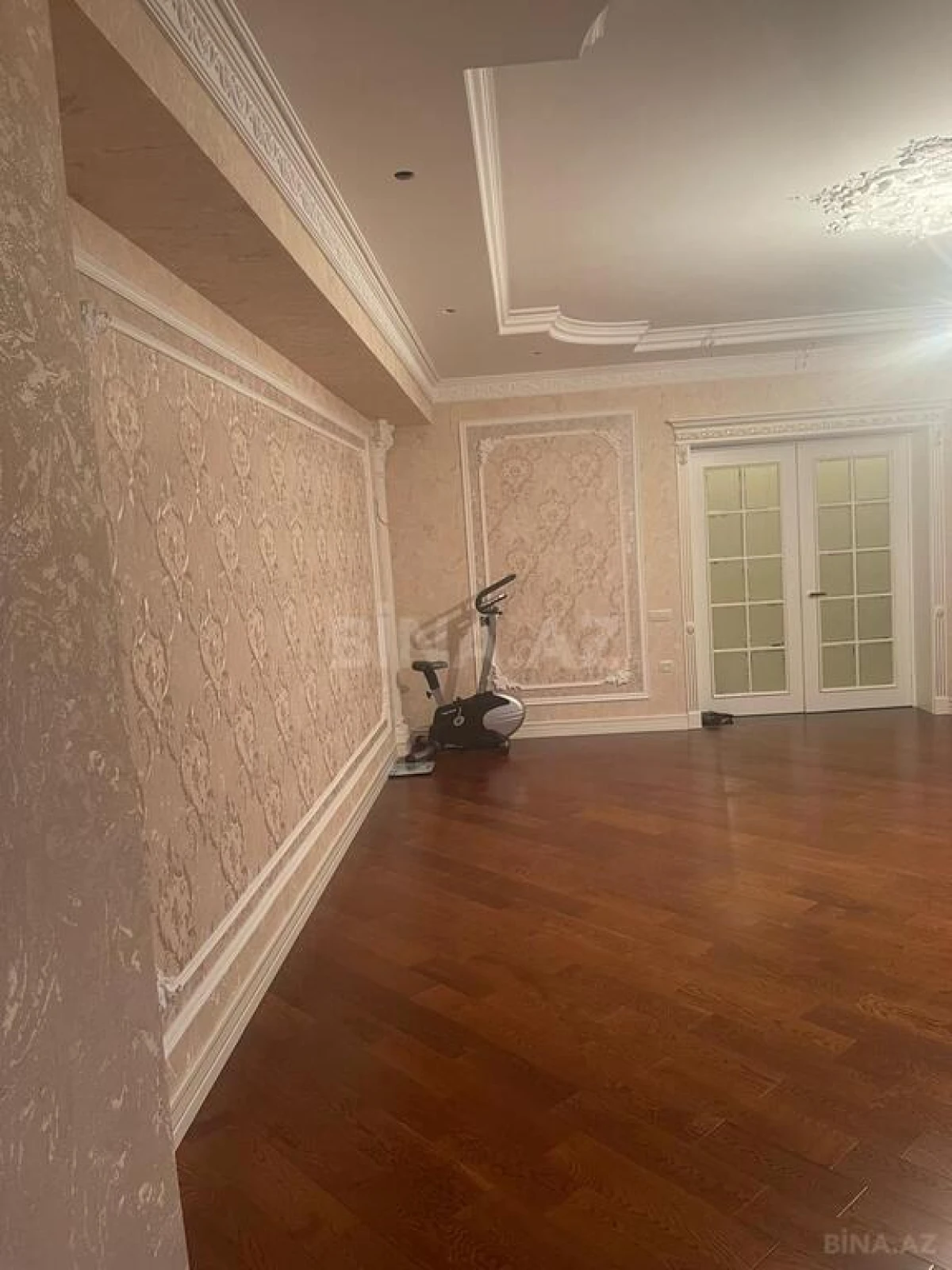 Satılır 5 otaqlı mənzil 300 m²