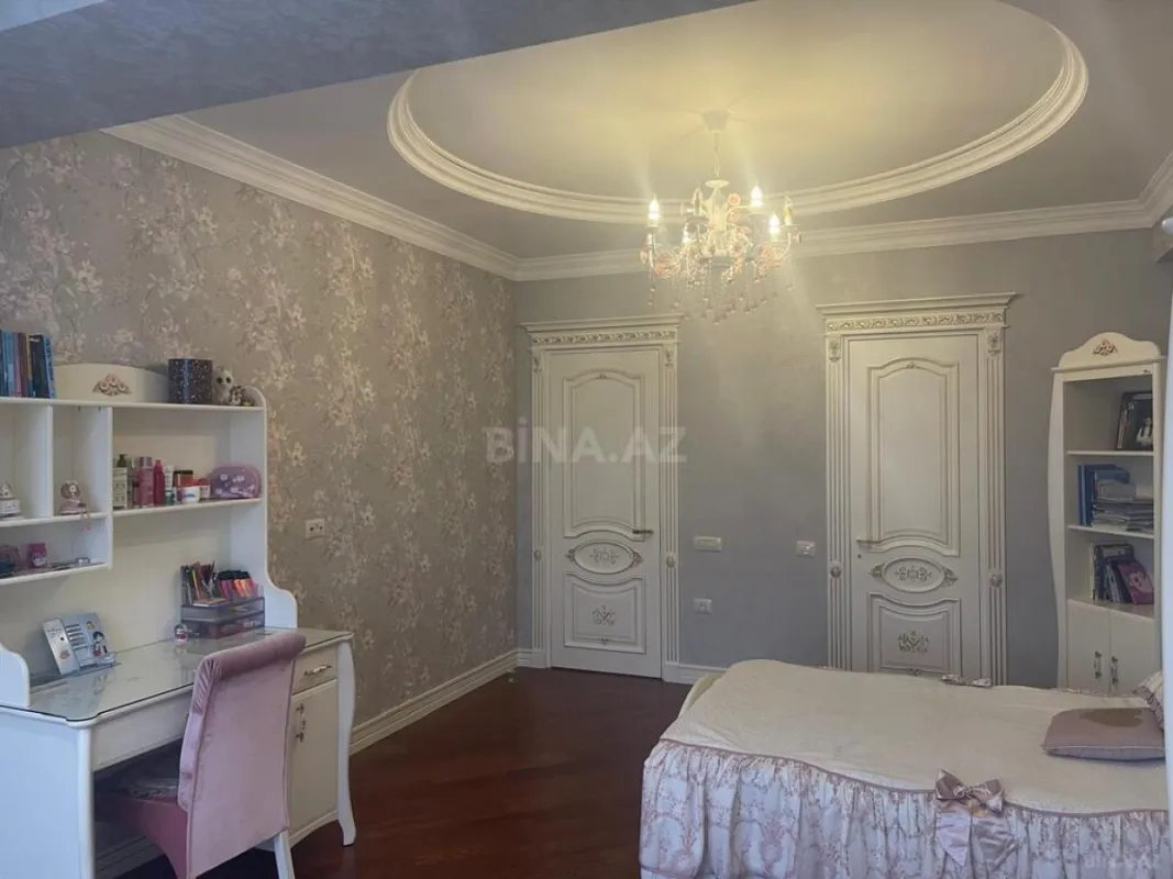Satılır 5 otaqlı mənzil 300 m²