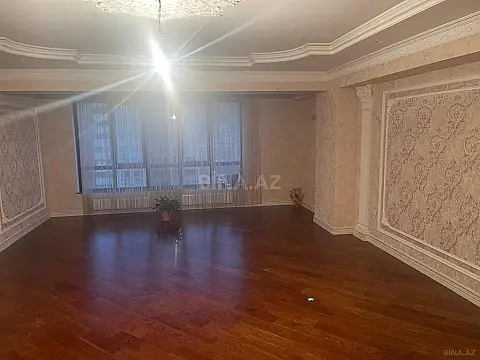 Satılır 5 otaqlı mənzil 300 m²