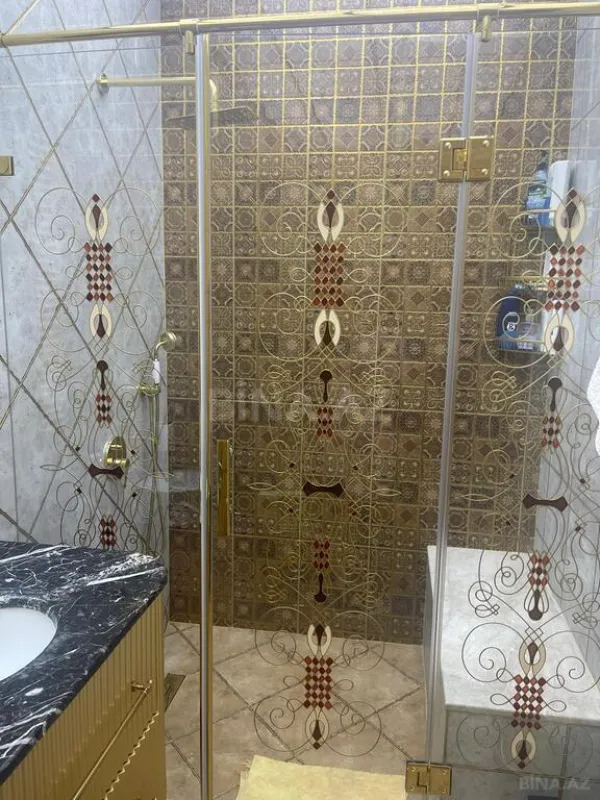 Satılır 5 otaqlı mənzil 300 m²