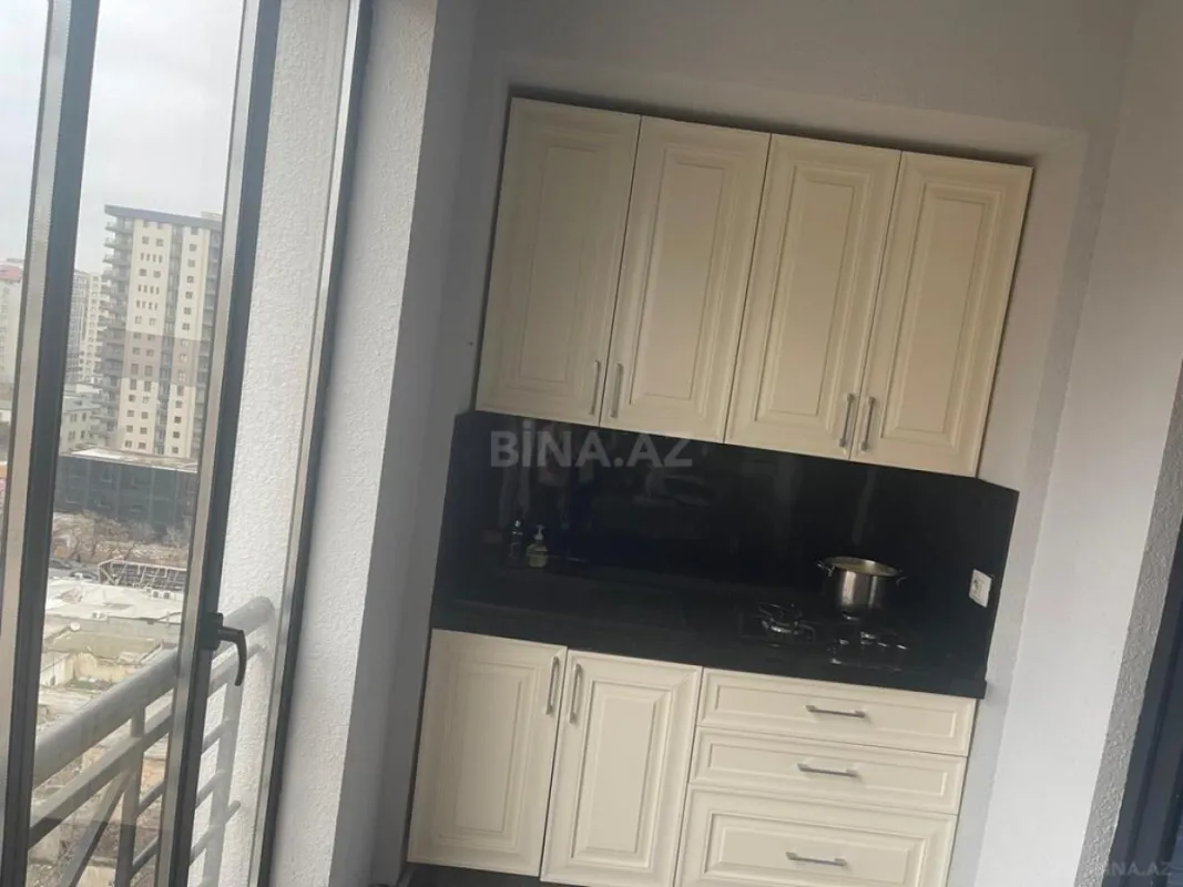 Satılır 5 otaqlı mənzil 300 m²
