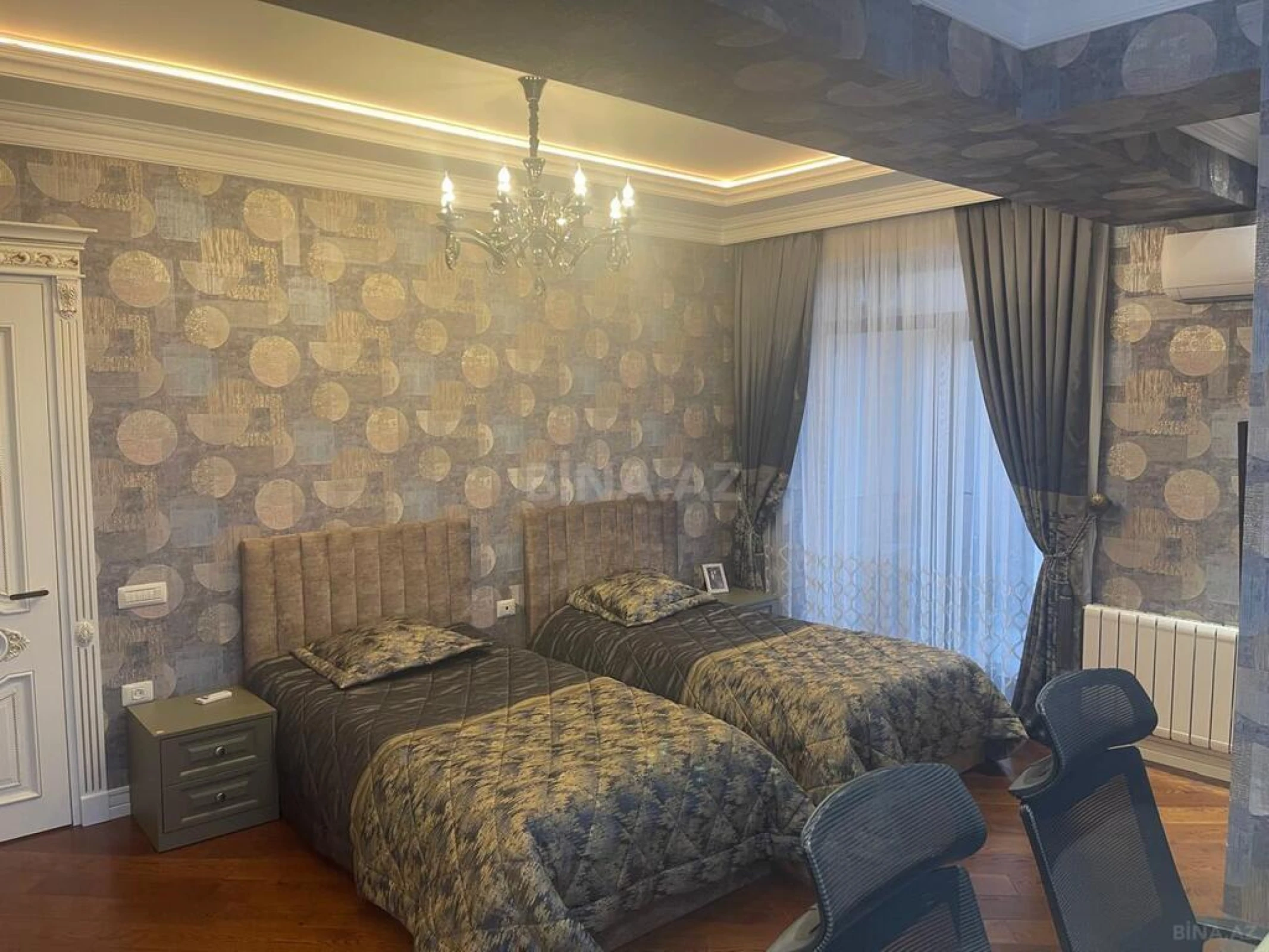 Satılır 5 otaqlı mənzil 300 m²