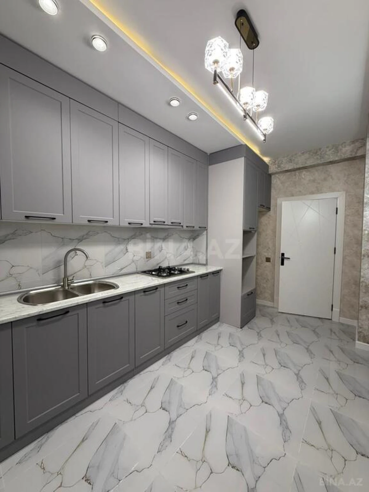 Satılır 2 otaqlı mənzil 88 m²