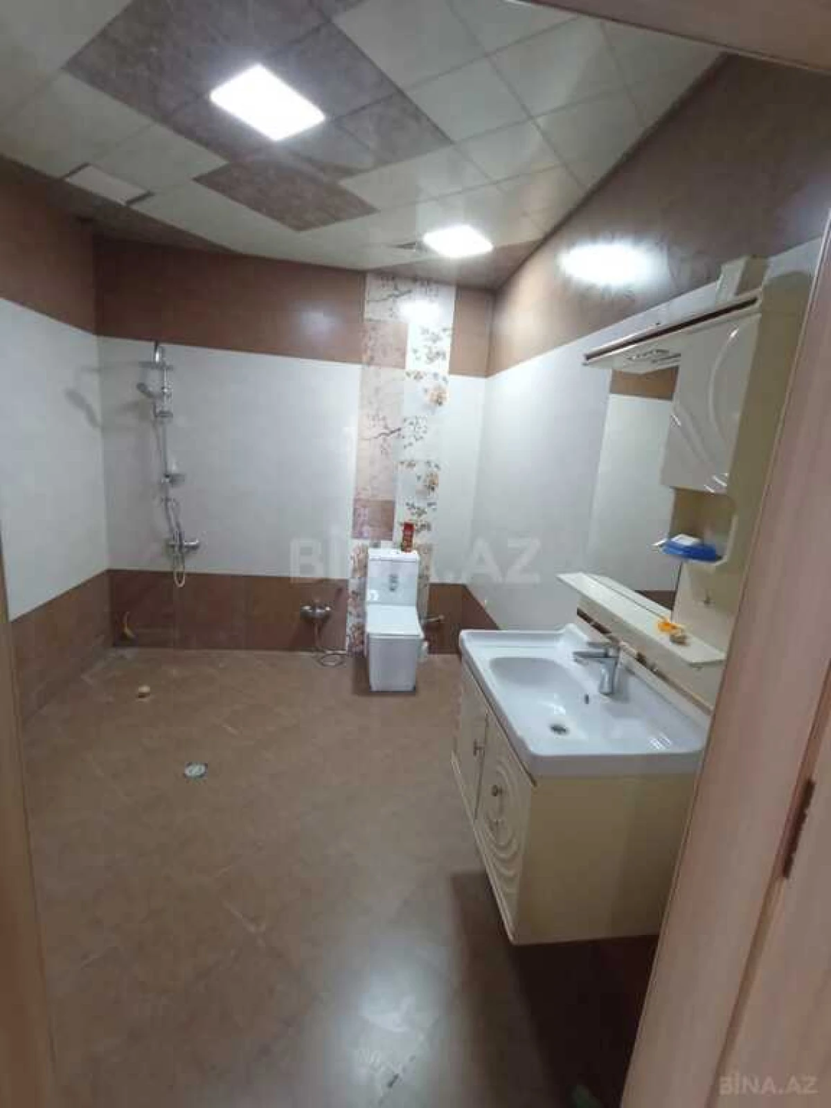 Satılır 3 otaqlı mənzil 125 m²