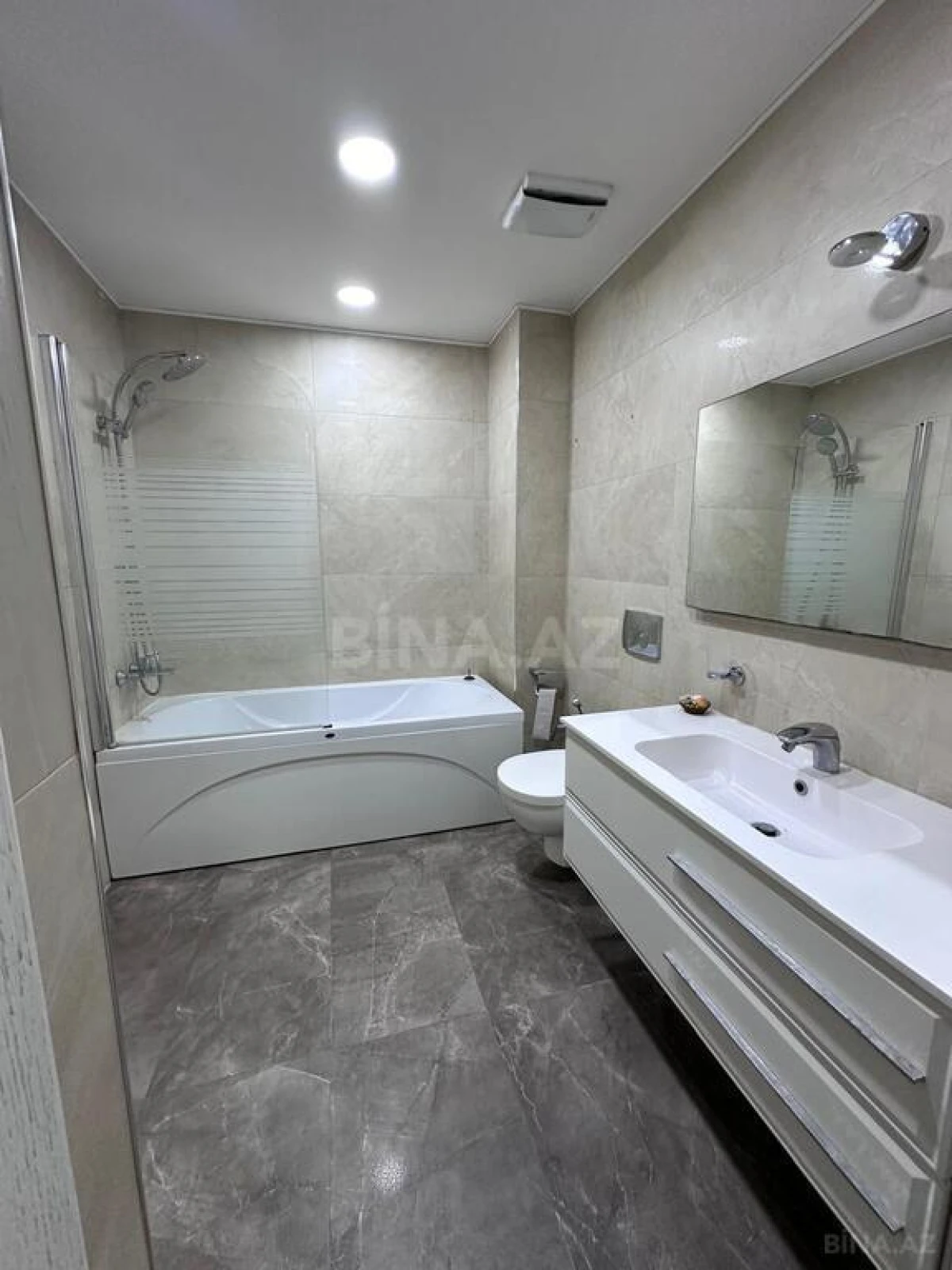 Kirayə verilir 3 otaqlı mənzil 115 m²