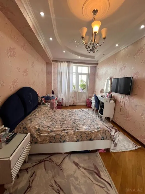 Satılır 2 otaqlı mənzil 110 m²