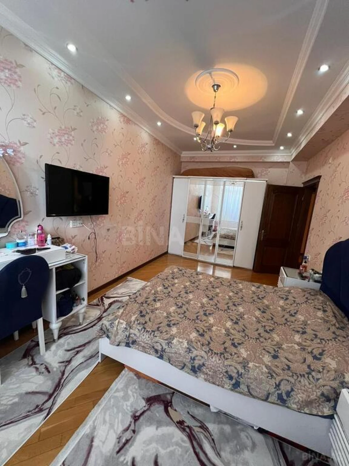 Satılır 2 otaqlı mənzil 110 m²