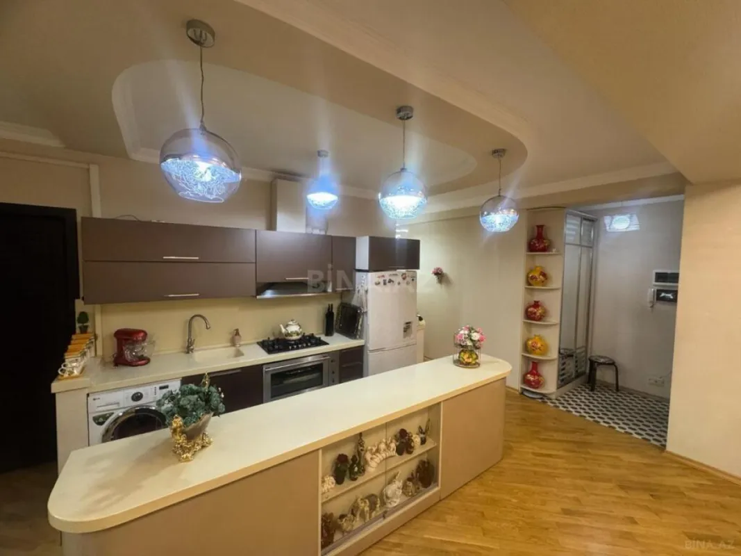 Satılır 4 otaqlı mənzil 201 m²