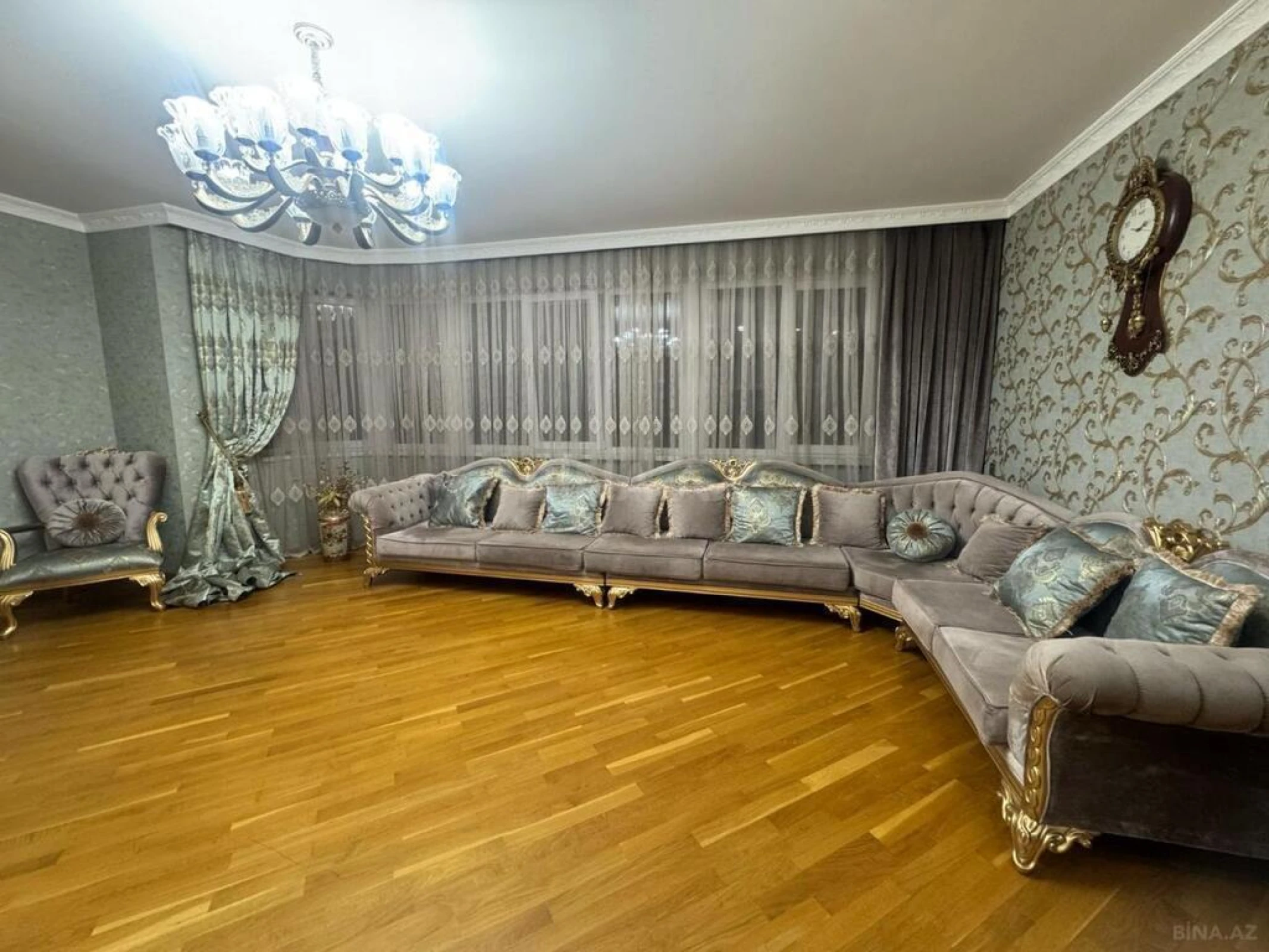 Satılır 4 otaqlı mənzil 201 m²