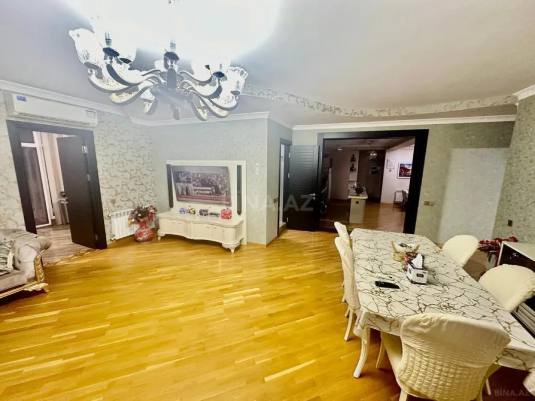 Satılır 4 otaqlı mənzil 201 m²