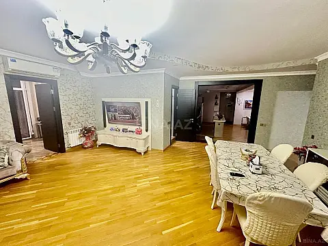 Satılır 4 otaqlı mənzil 201 m²