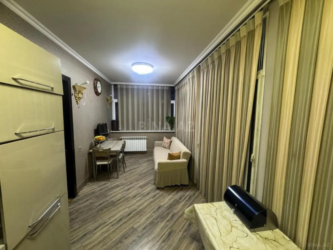 Satılır 4 otaqlı mənzil 201 m²