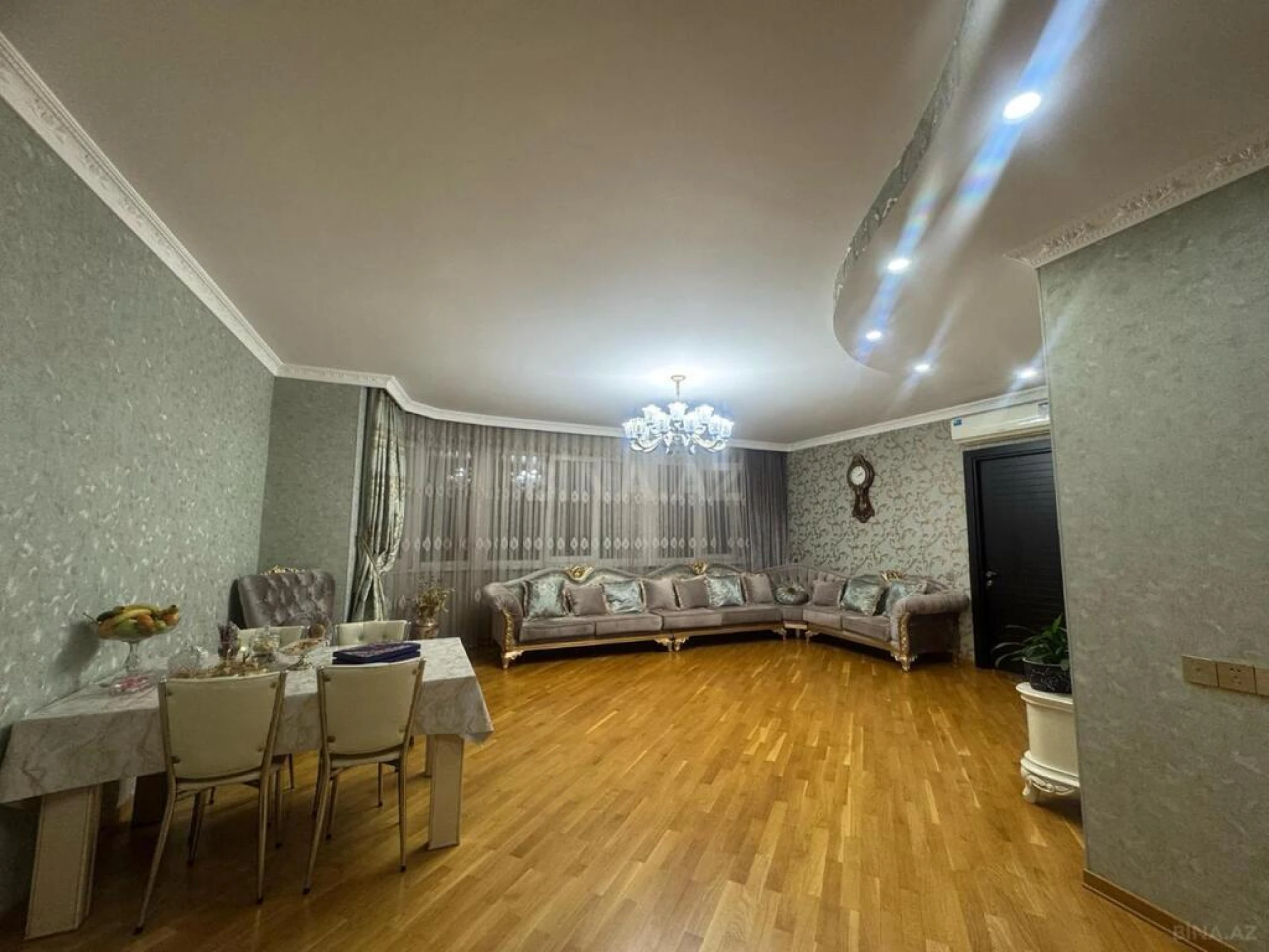 Satılır 4 otaqlı mənzil 201 m²