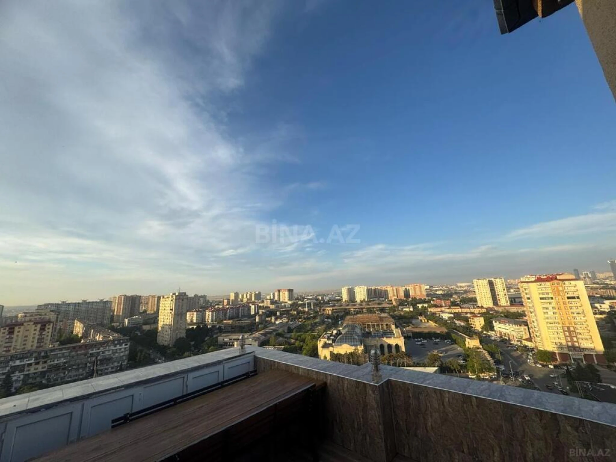 Satılır 4 otaqlı mənzil 201 m²