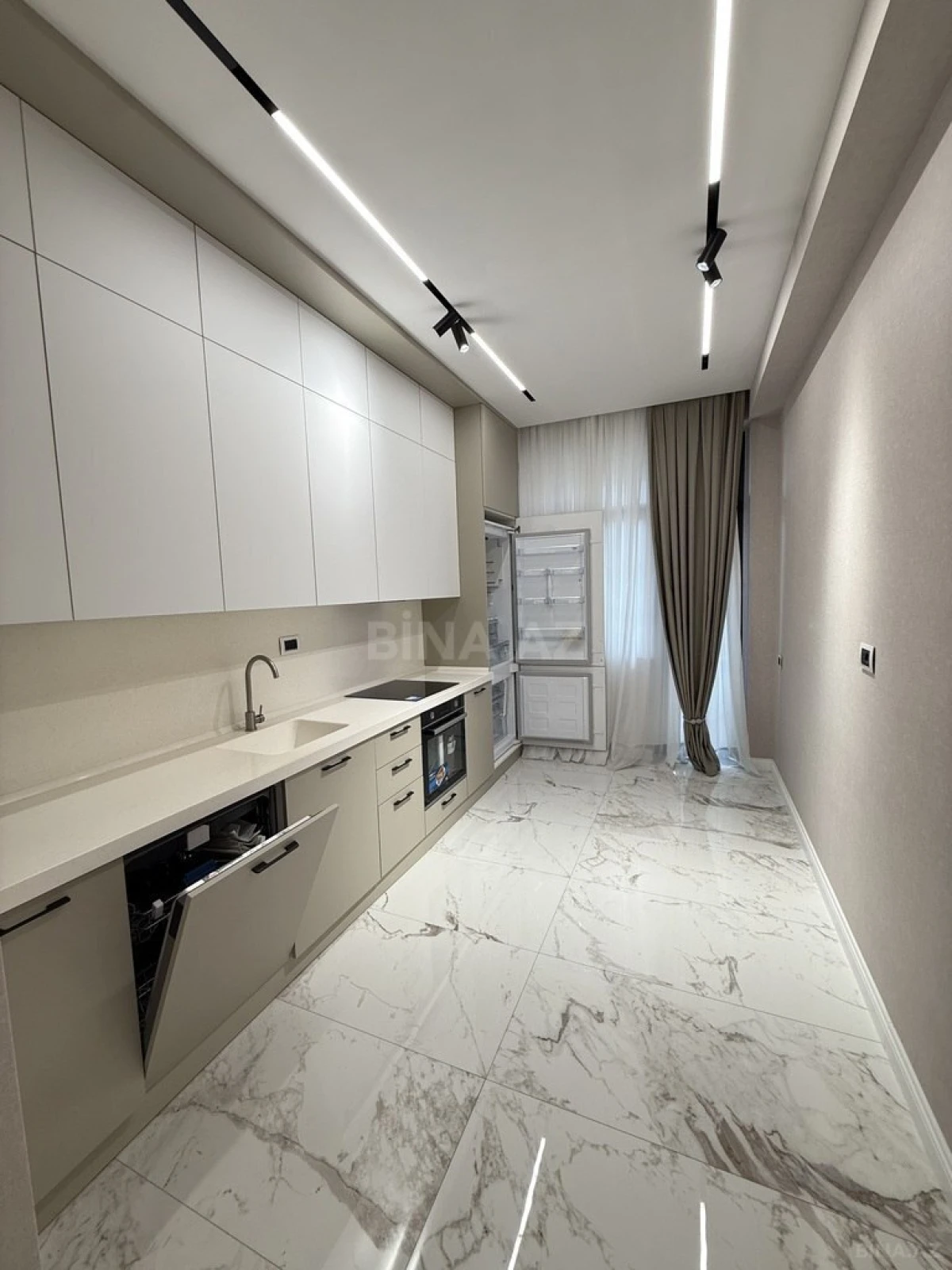 Satılır 2 otaqlı mənzil 86 m²