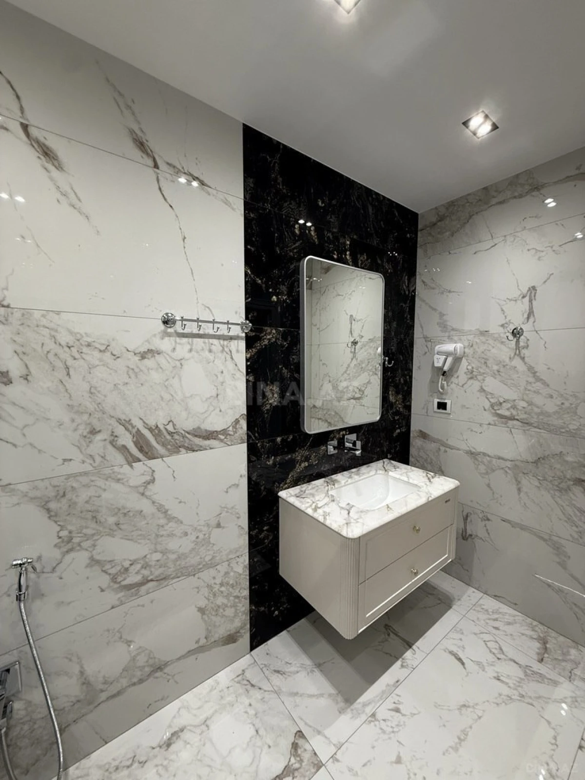 Satılır 2 otaqlı mənzil 86 m²