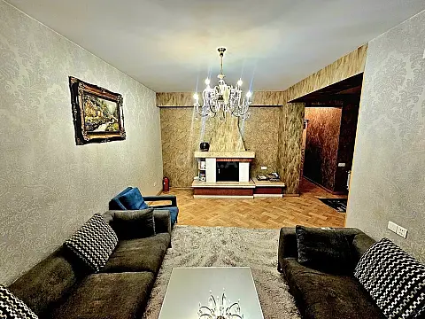 Satılır 4 otaqlı mənzil 190 m²