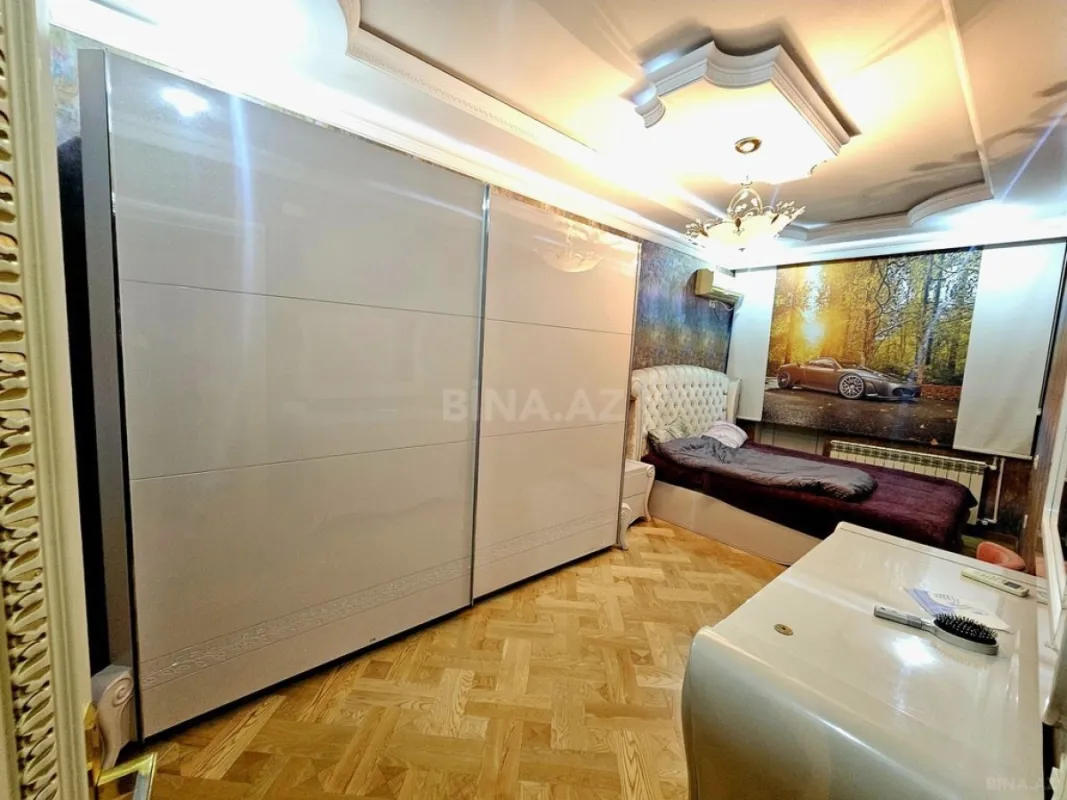 Satılır 4 otaqlı mənzil 190 m²