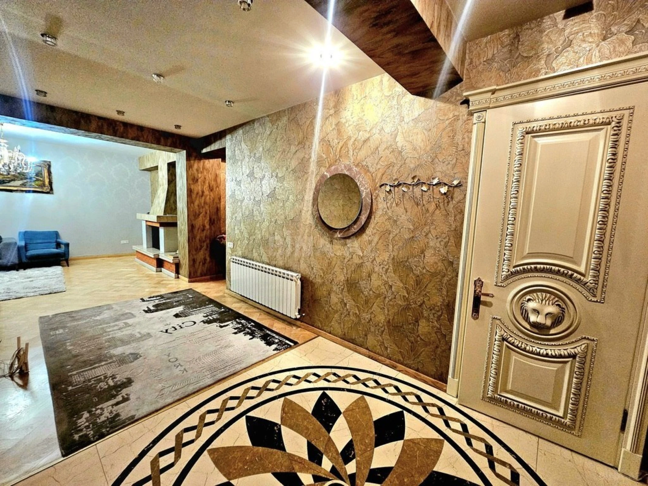 Satılır 4 otaqlı mənzil 190 m²