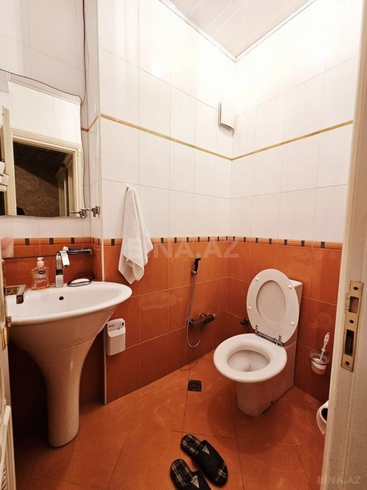 Satılır 4 otaqlı mənzil 190 m²