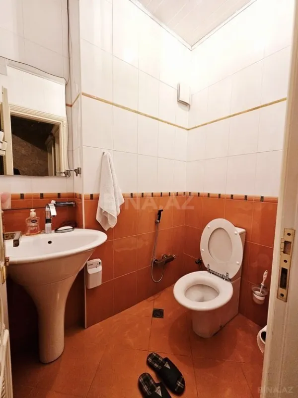 Satılır 4 otaqlı mənzil 190 m²