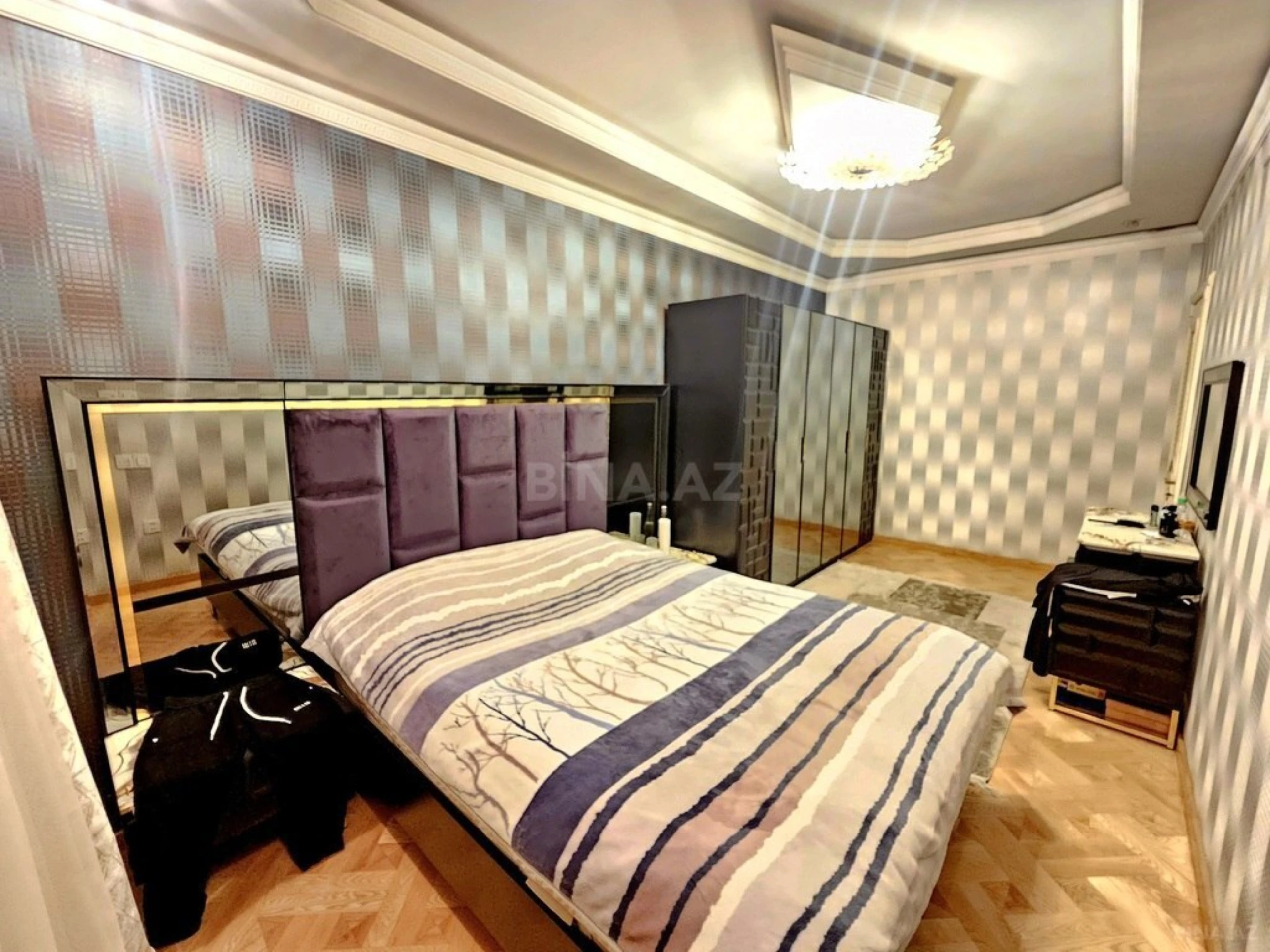 Satılır 4 otaqlı mənzil 190 m²