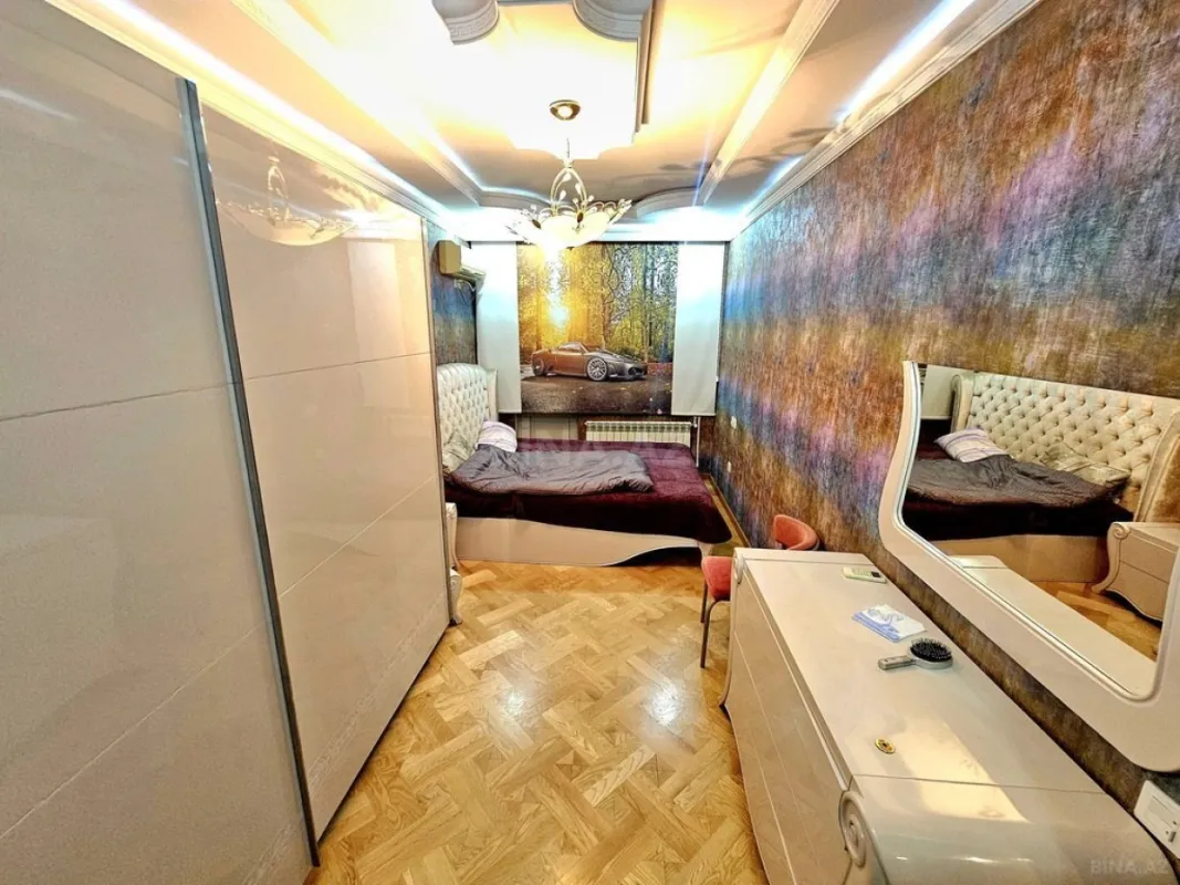 Satılır 4 otaqlı mənzil 190 m²