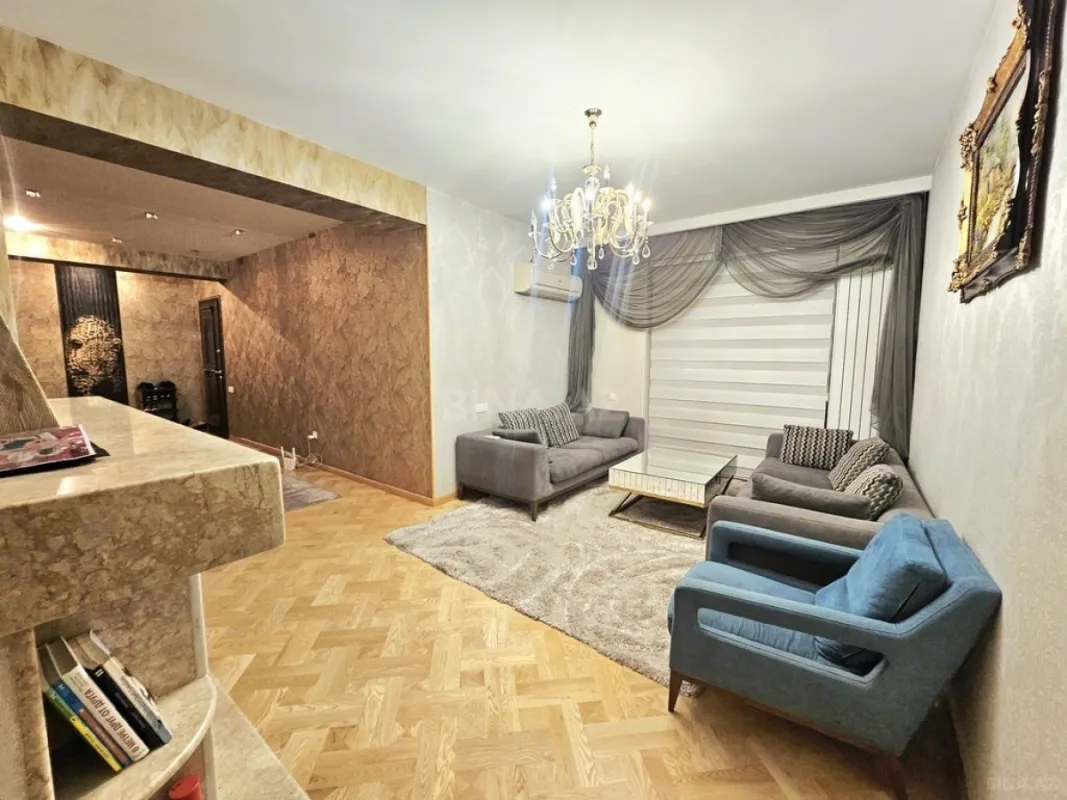 Satılır 4 otaqlı mənzil 190 m²