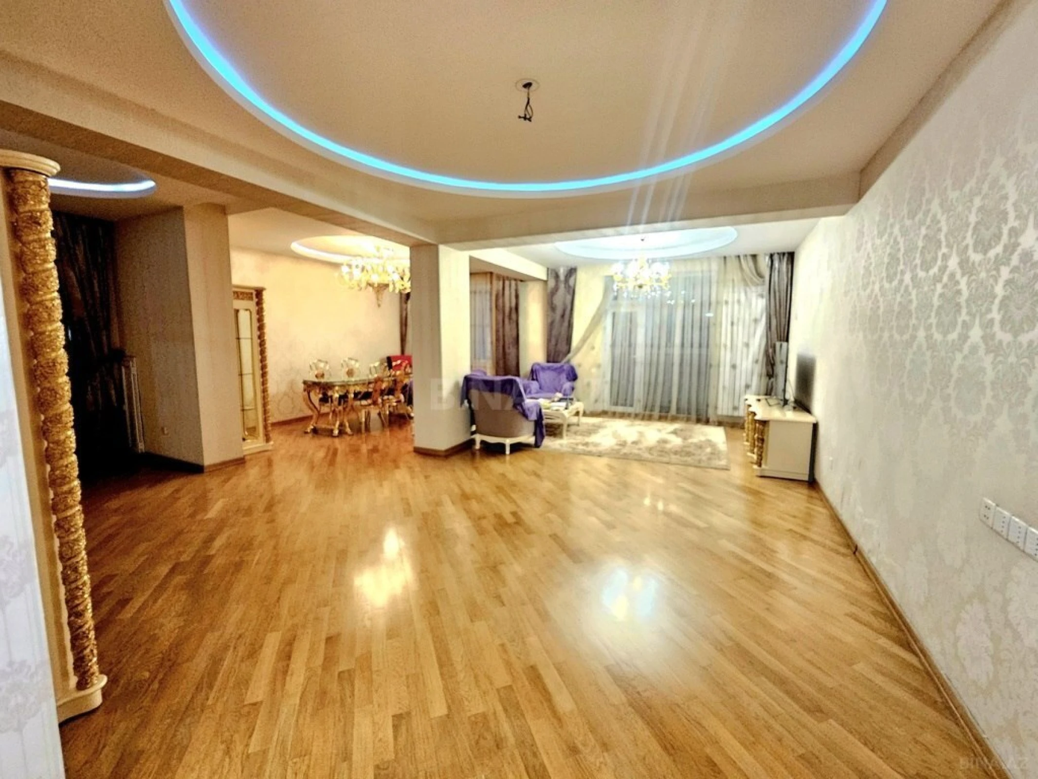 Satılır 4 otaqlı mənzil 190 m²