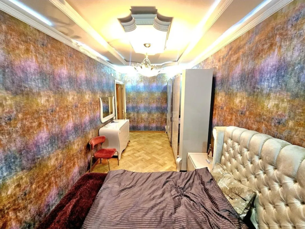 Satılır 4 otaqlı mənzil 190 m²