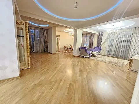 Satılır 4 otaqlı mənzil 190 m²