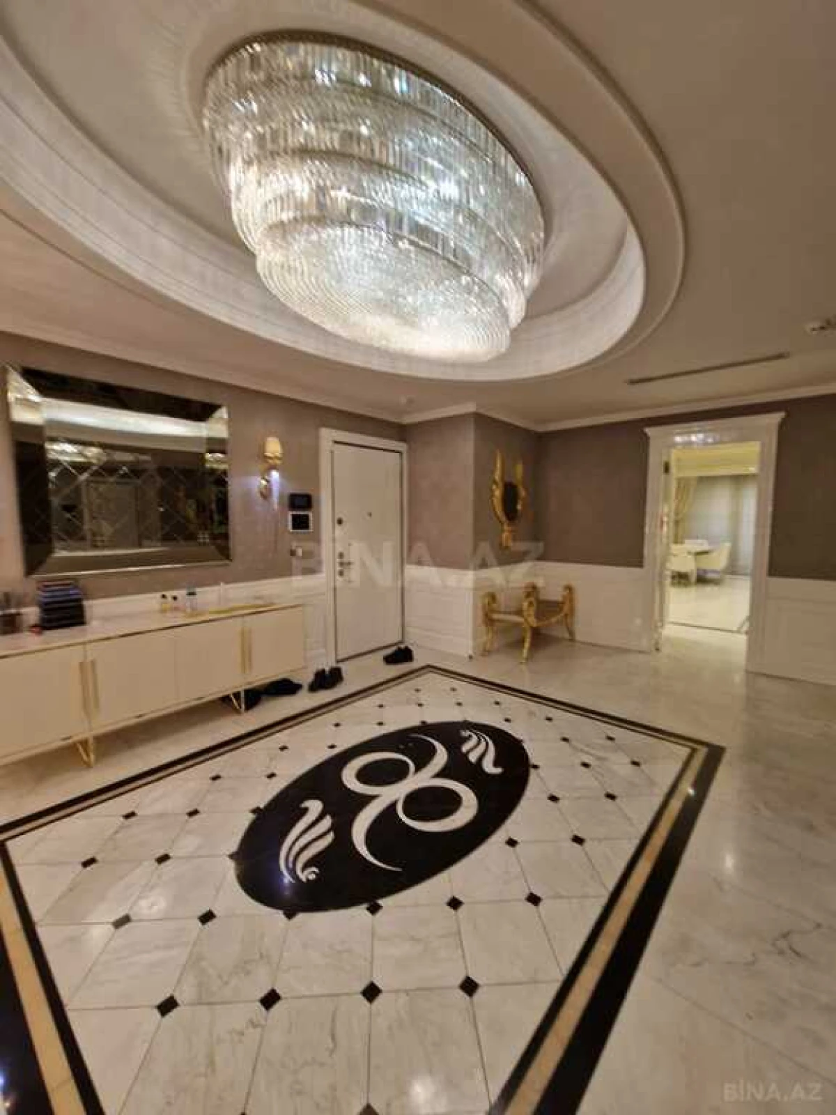 Kirayə verilir 5 otaqlı mənzil 410 m²