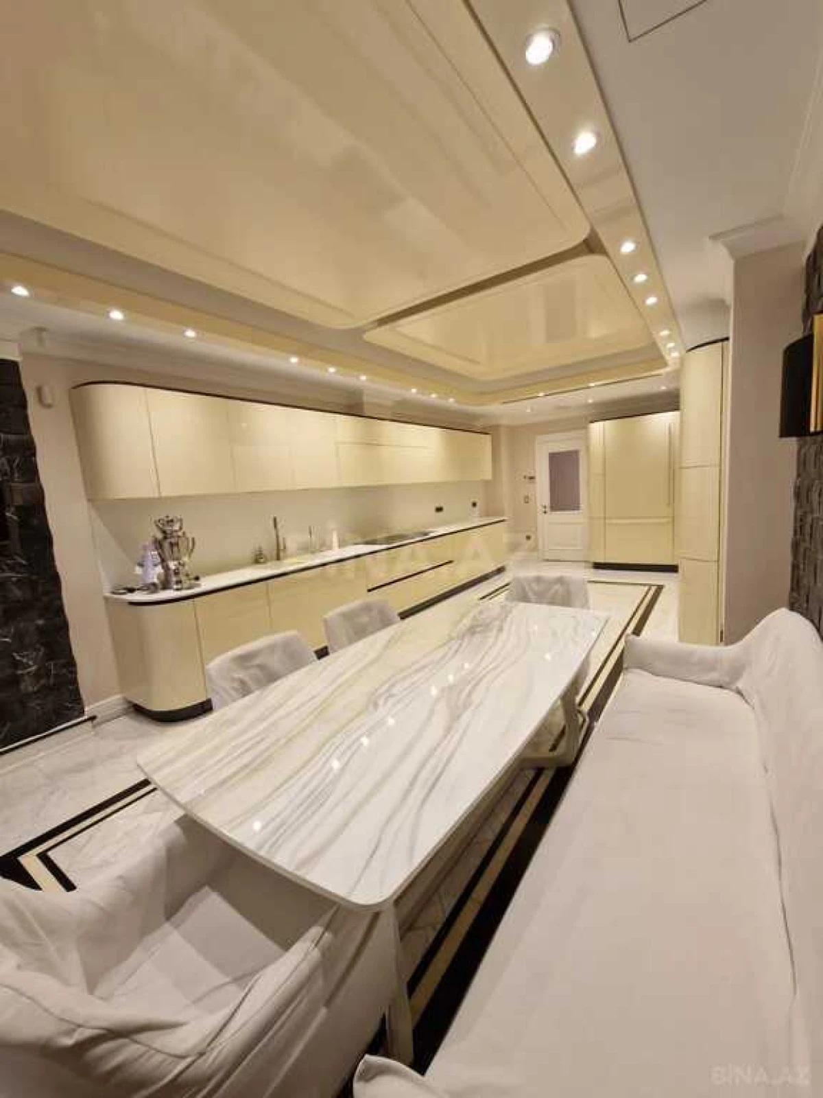 Kirayə verilir 5 otaqlı mənzil 410 m²