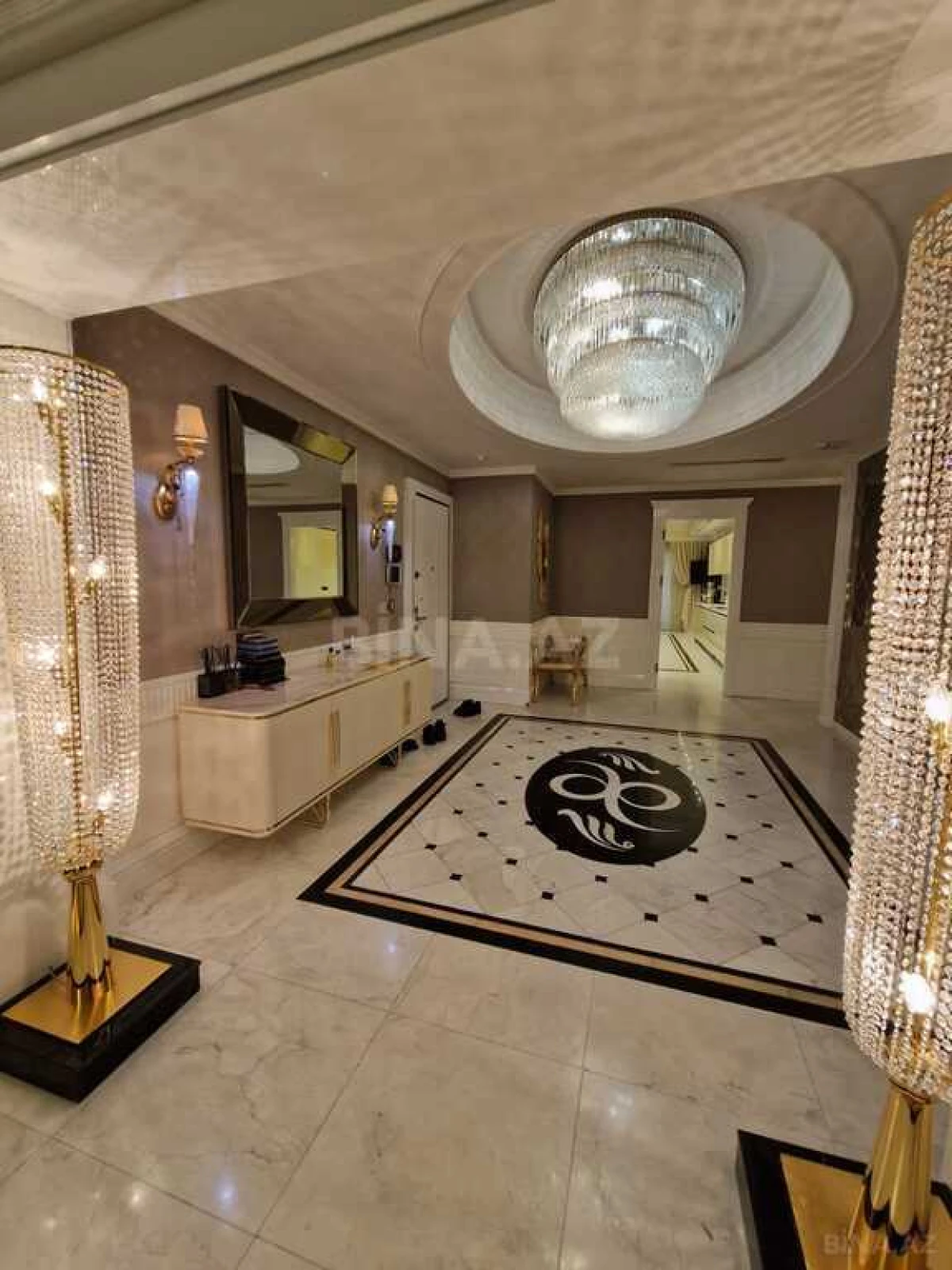 Kirayə verilir 5 otaqlı mənzil 410 m²