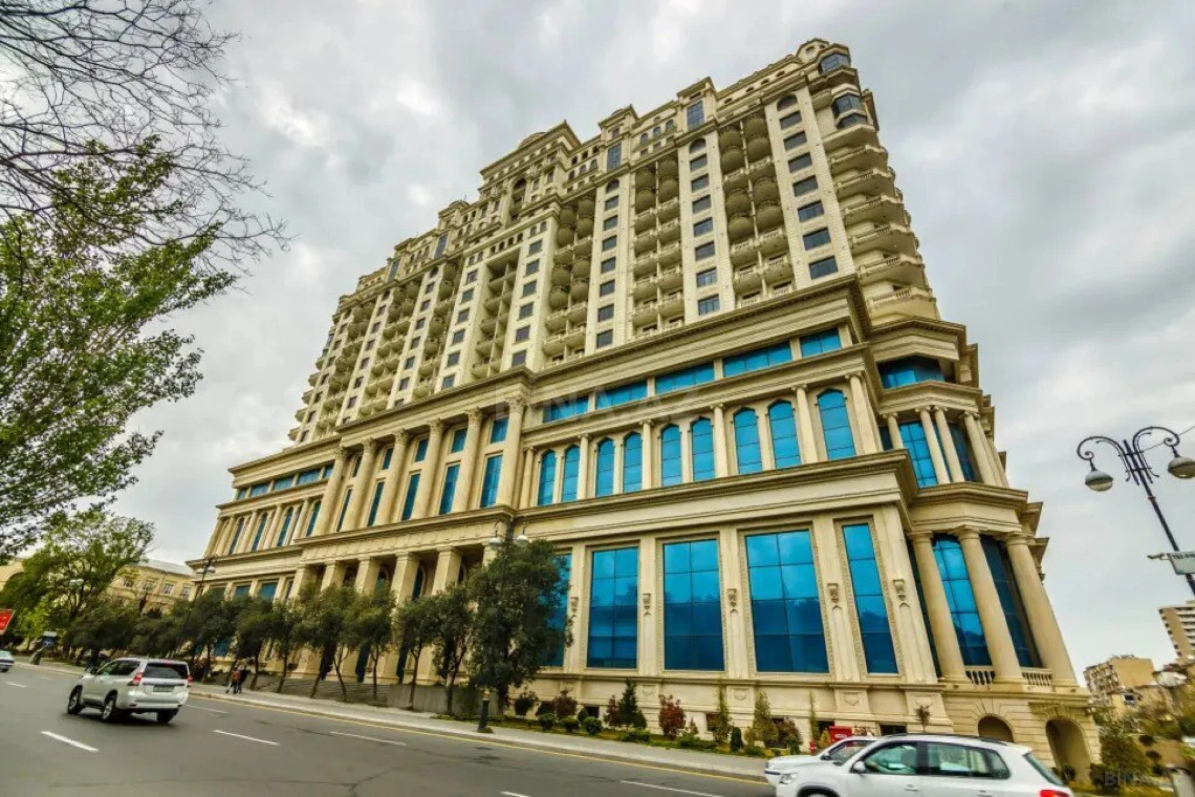 Satılır 4 otaqlı mənzil 189 m²