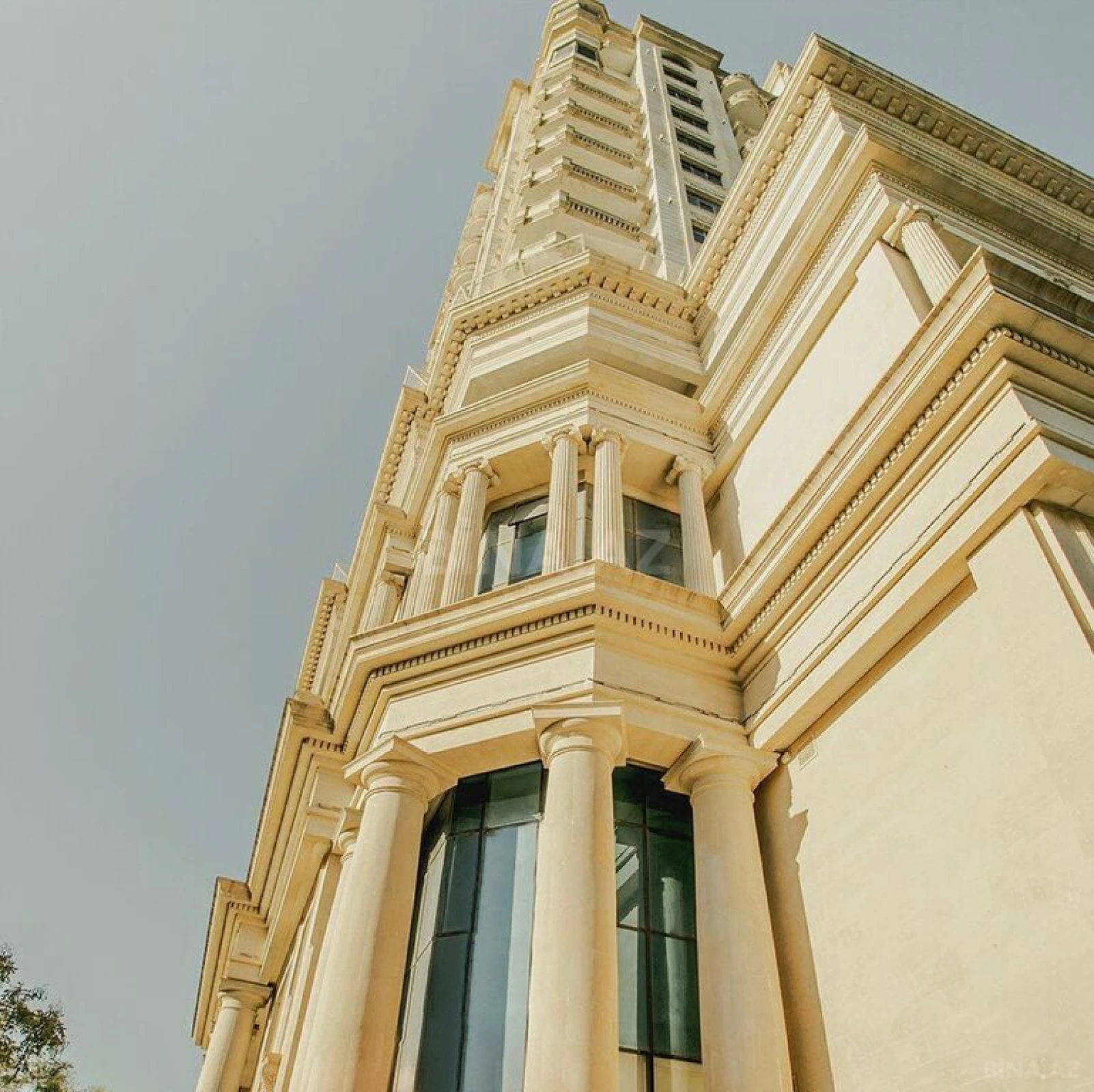 Satılır 4 otaqlı mənzil 189 m²