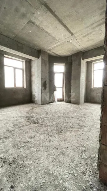 Satılır 2 otaqlı mənzil 85 m²