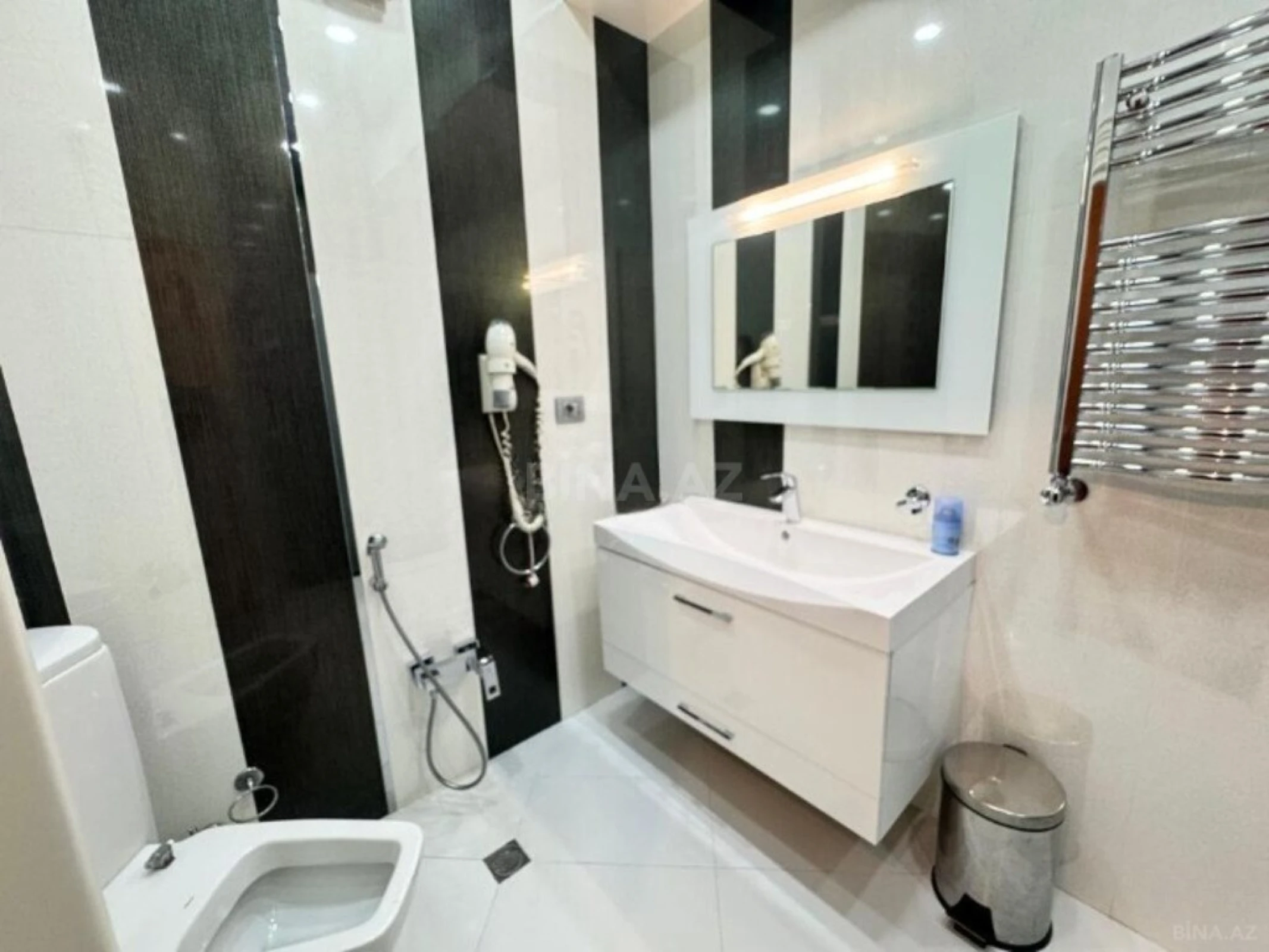 Satılır 4 otaqlı mənzil 198 m²