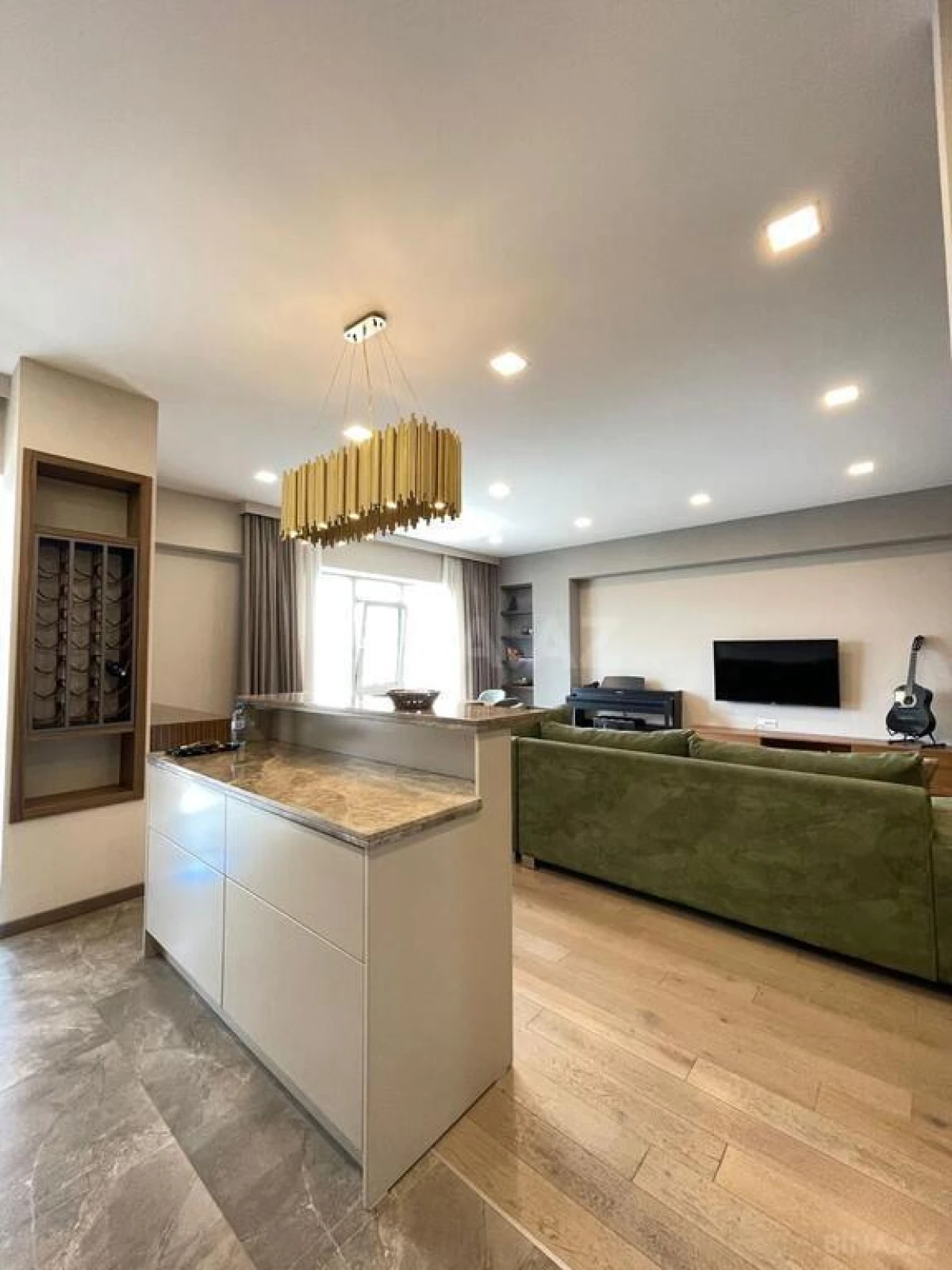 Satılır 3 otaqlı mənzil 125 m²